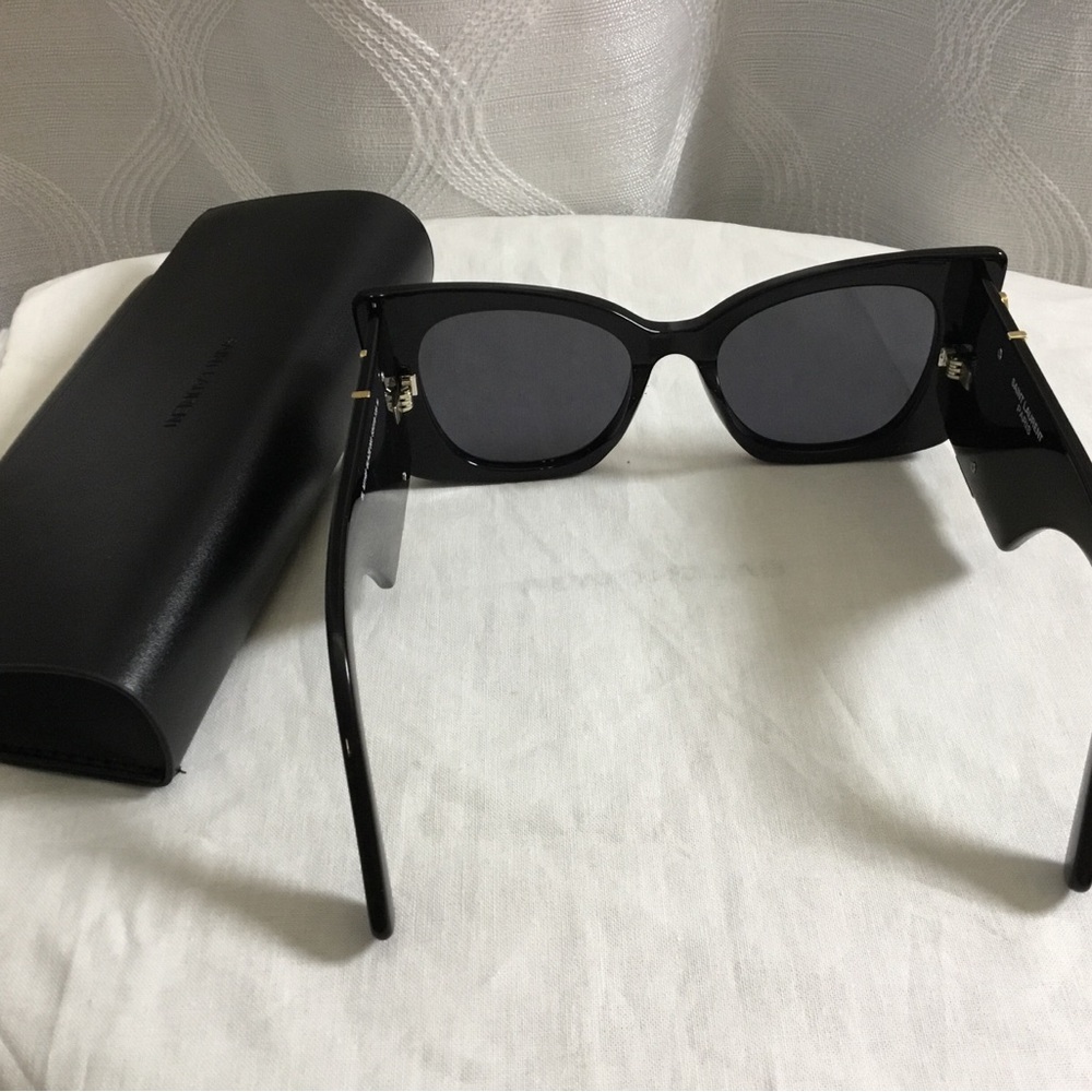 Saint Laurent Black Cat-Eye Sunglasses with Gold Logo Case - Picture 11 of 13